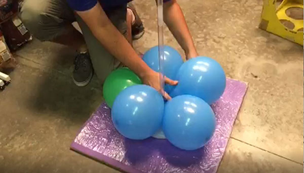 Cómo hacer una guirnalda de globos vídeo tutorial
