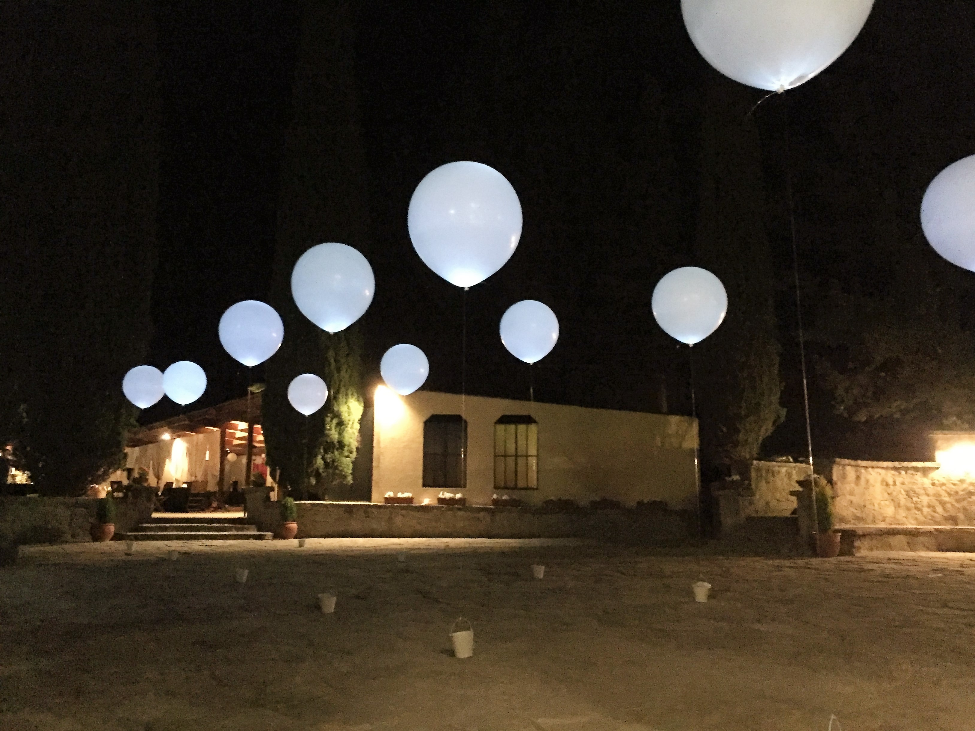 entrar Maduro A gran escala Cómo usar los globos con luz para crear ambientes espectaculares